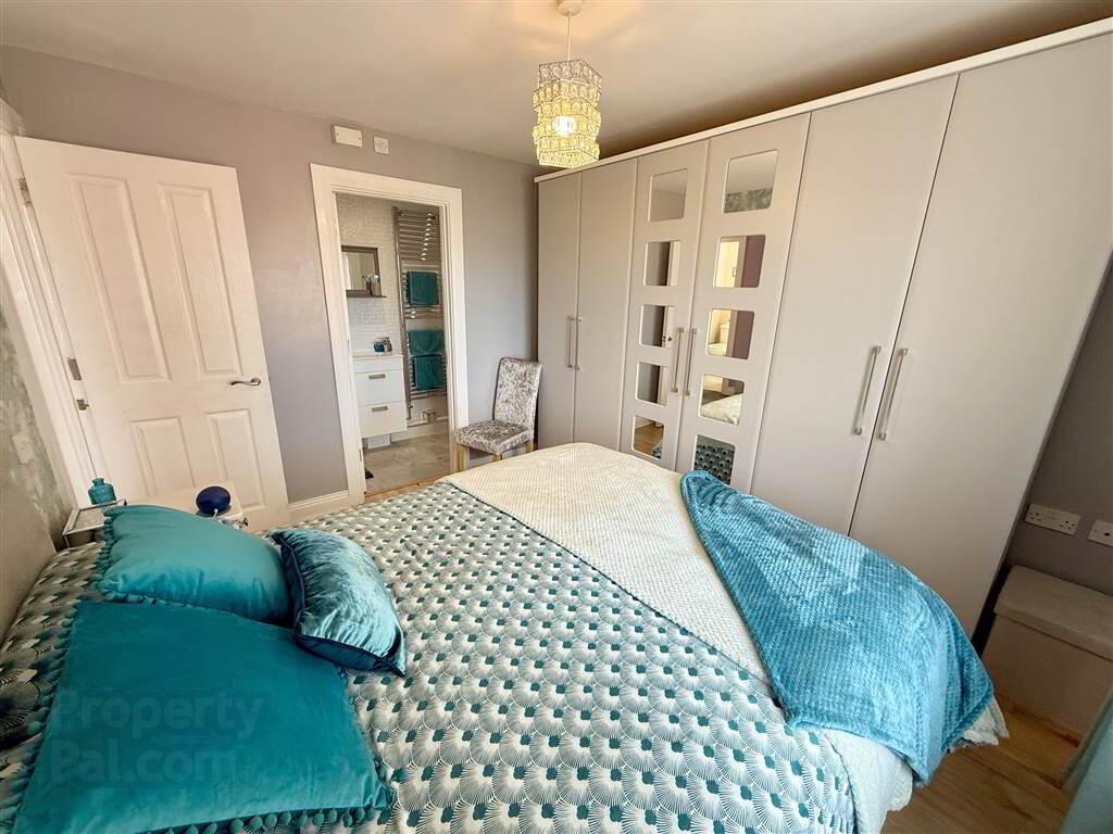 1 Ormonde Crescent 12 of 25