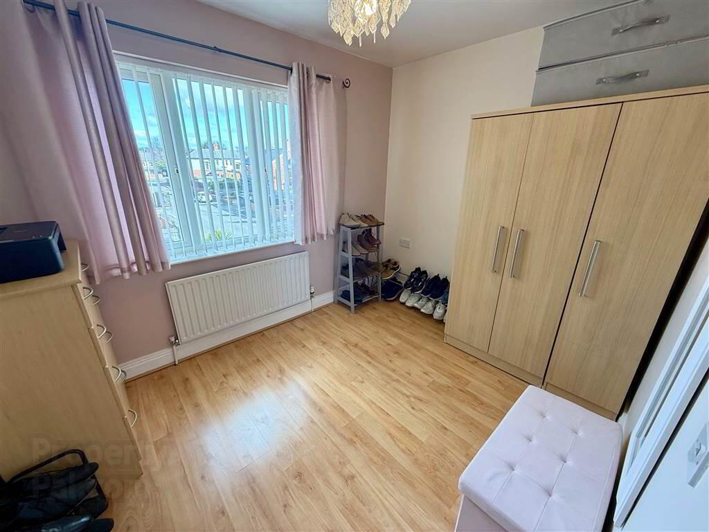 1 Ormonde Crescent 16 of 25