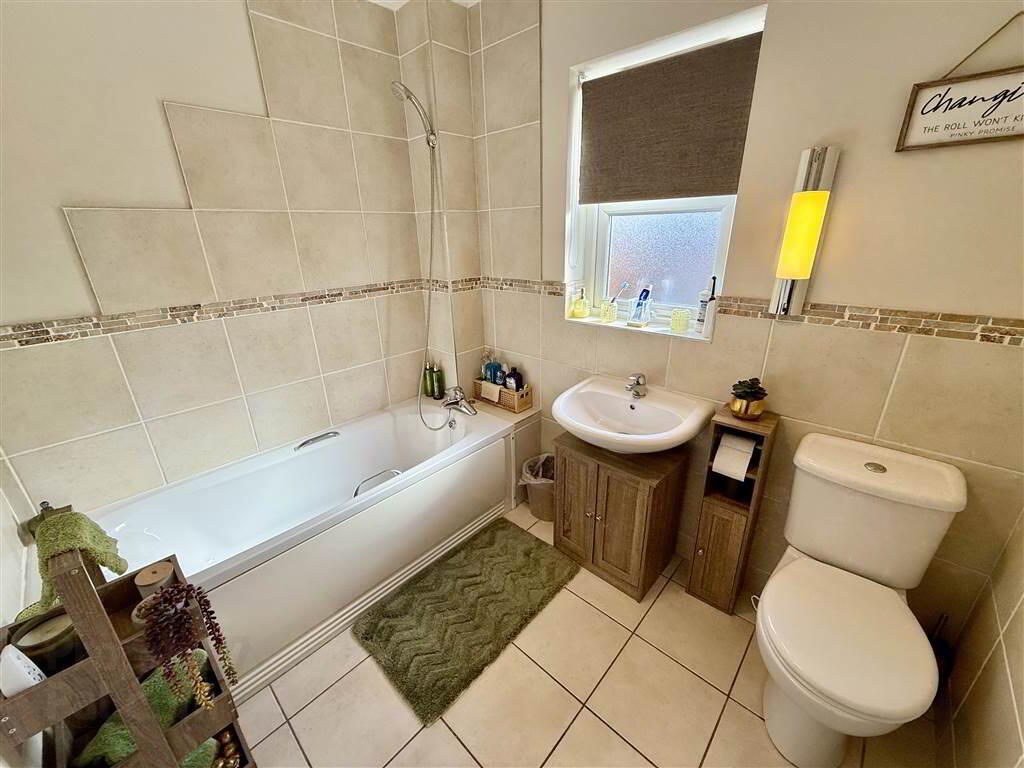 1 Ormonde Crescent 17 of 25