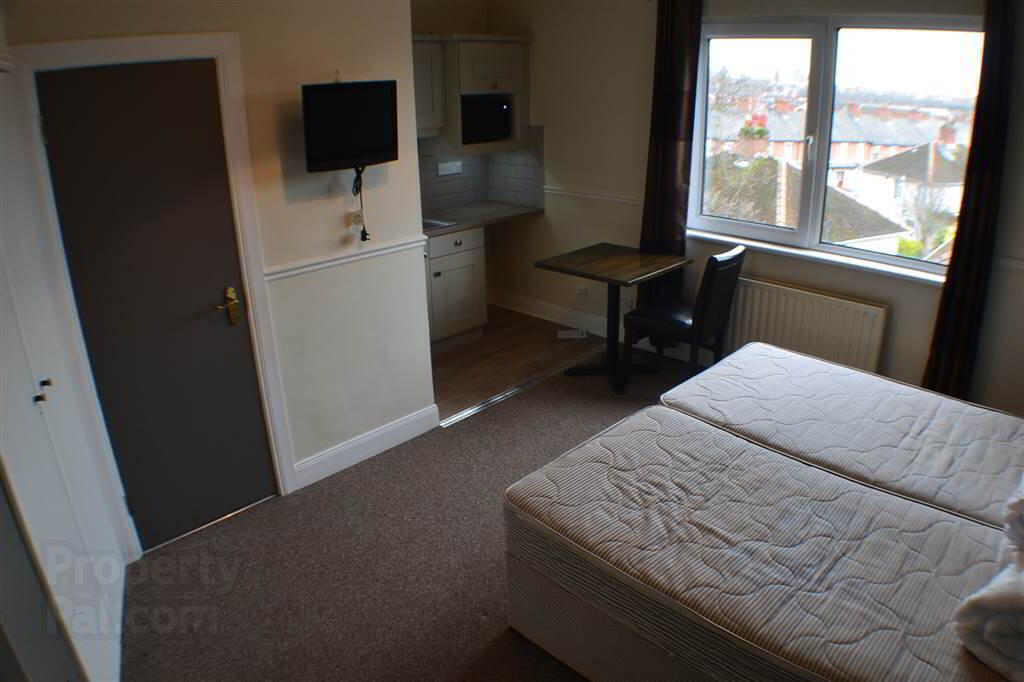 254 Ravenhill Road 3 of 5