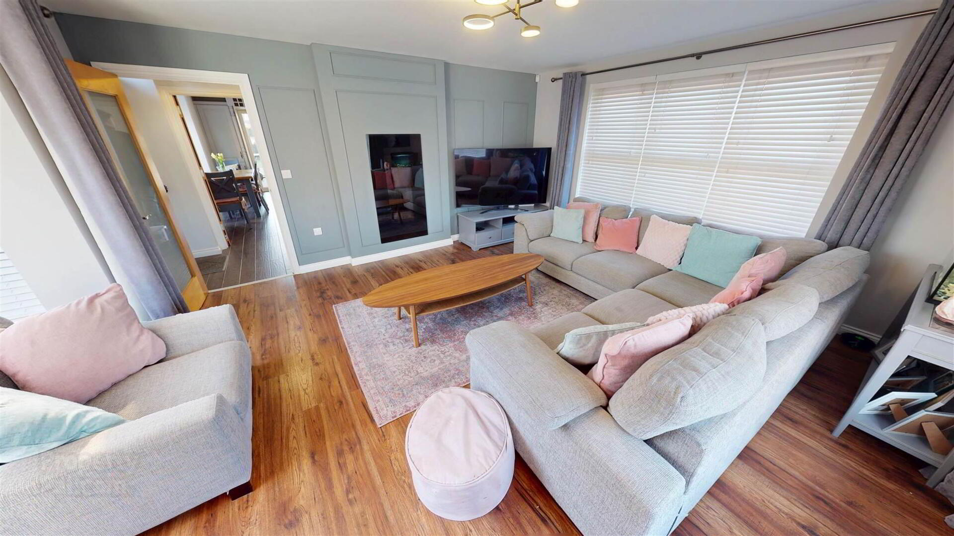 136 Wellington Park Avenue 4 of 35