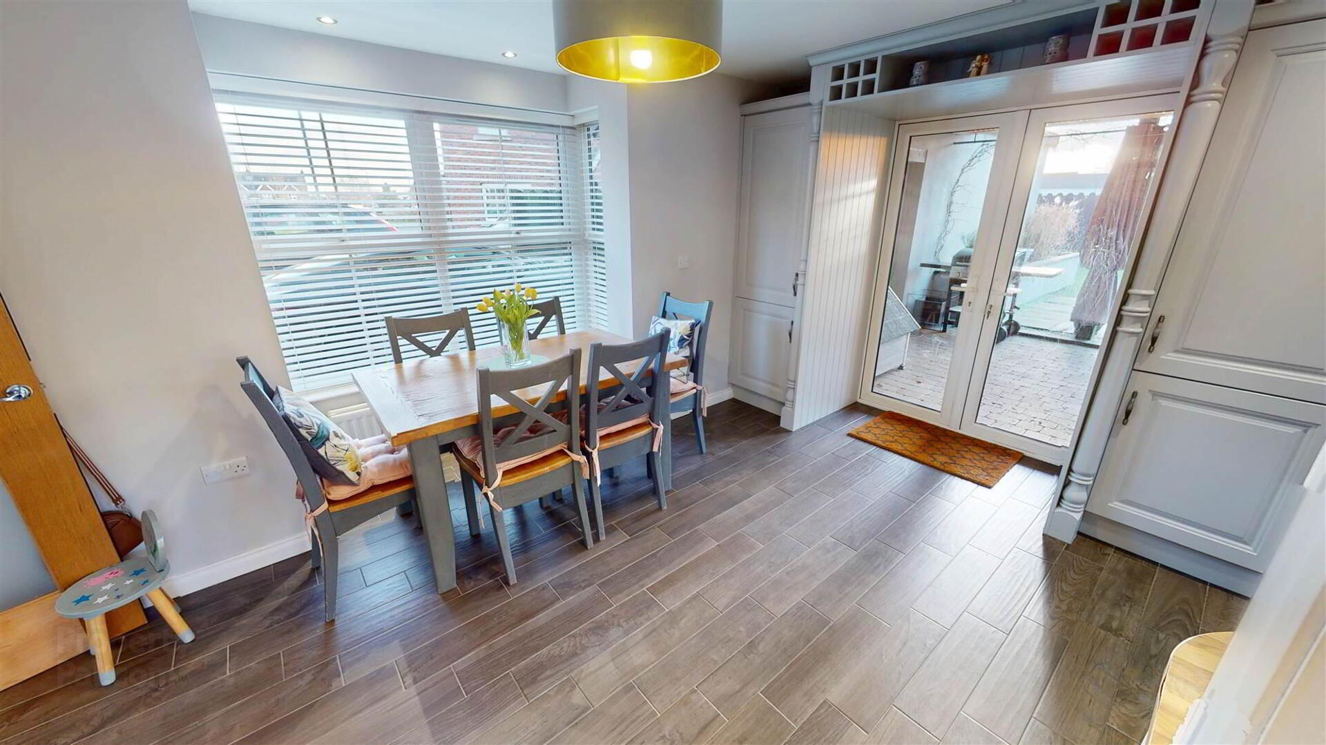 136 Wellington Park Avenue 6 of 35