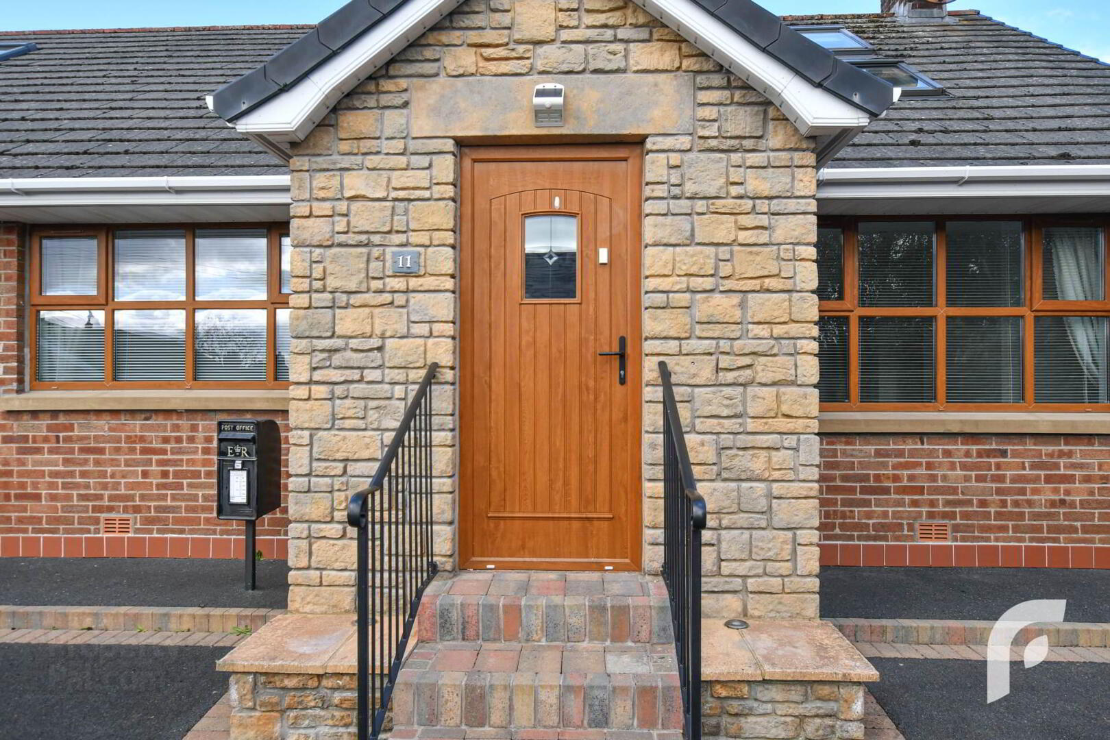 11 Old Manse Road 5 of 47