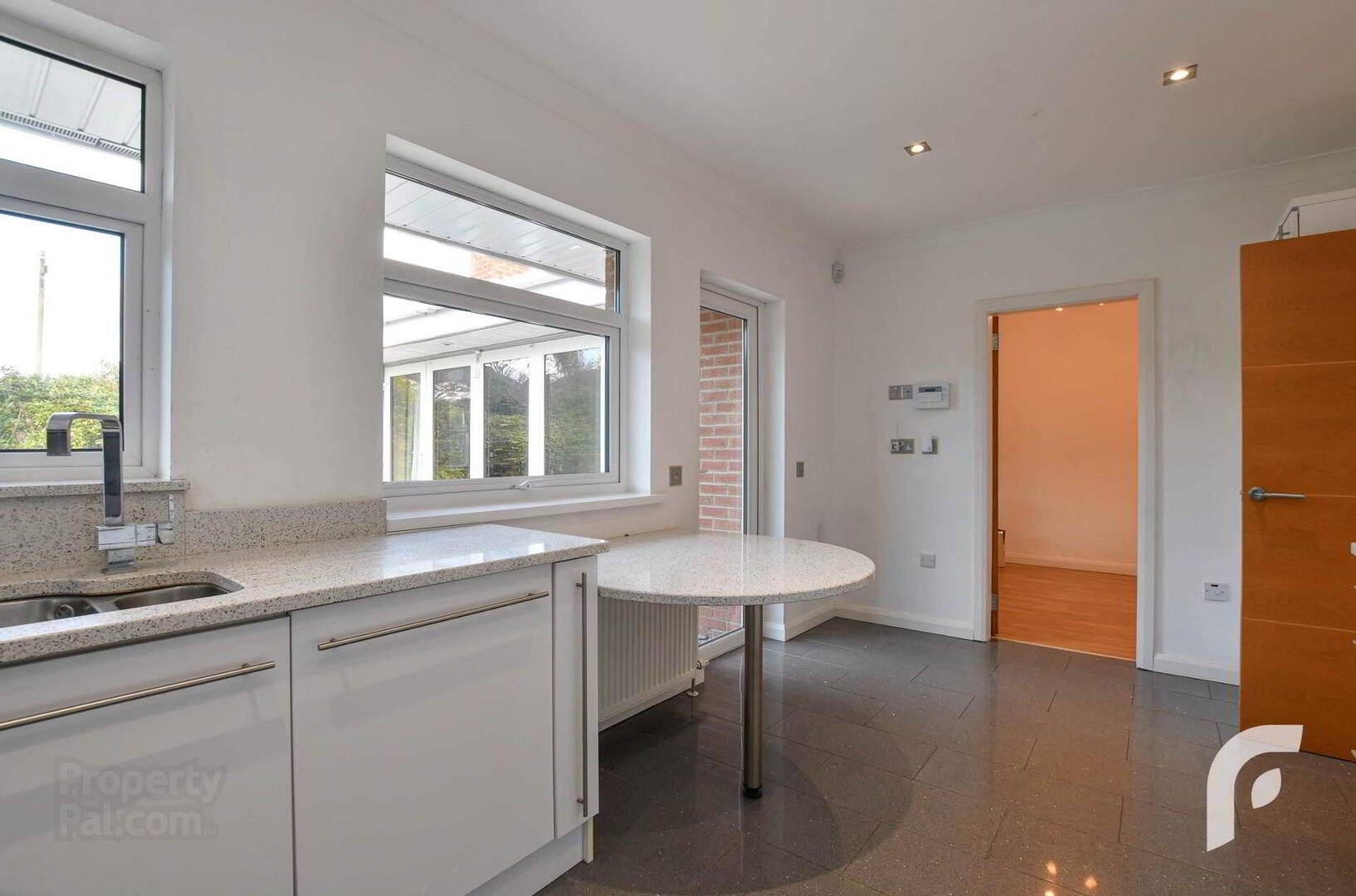 11 Old Manse Road 19 of 47