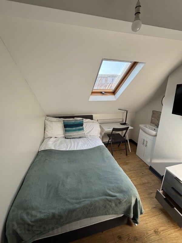 14 Chadwick Street Room 4 (short Term Let) 9 of 9