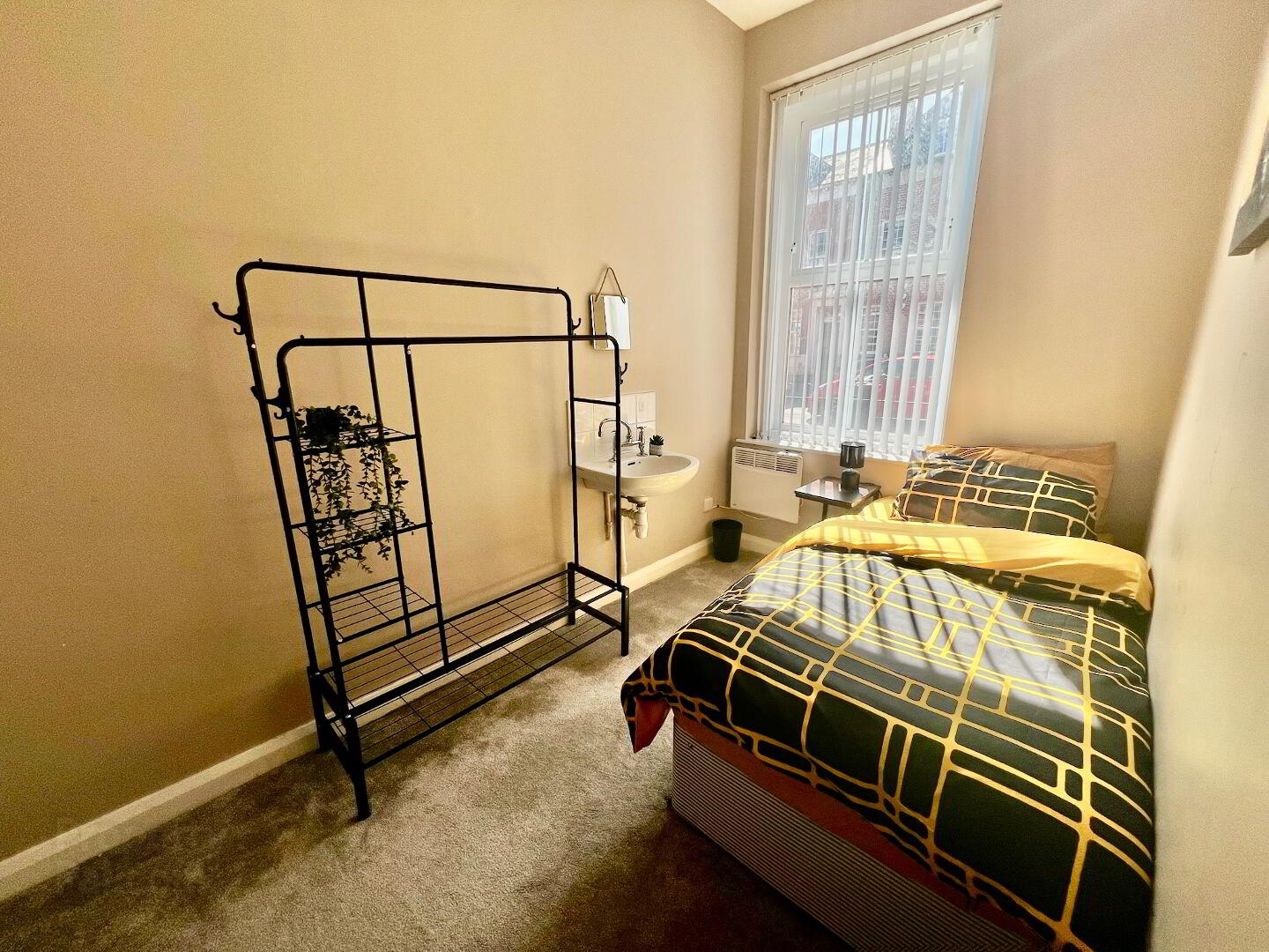University Street, Room 2 12 of 13
