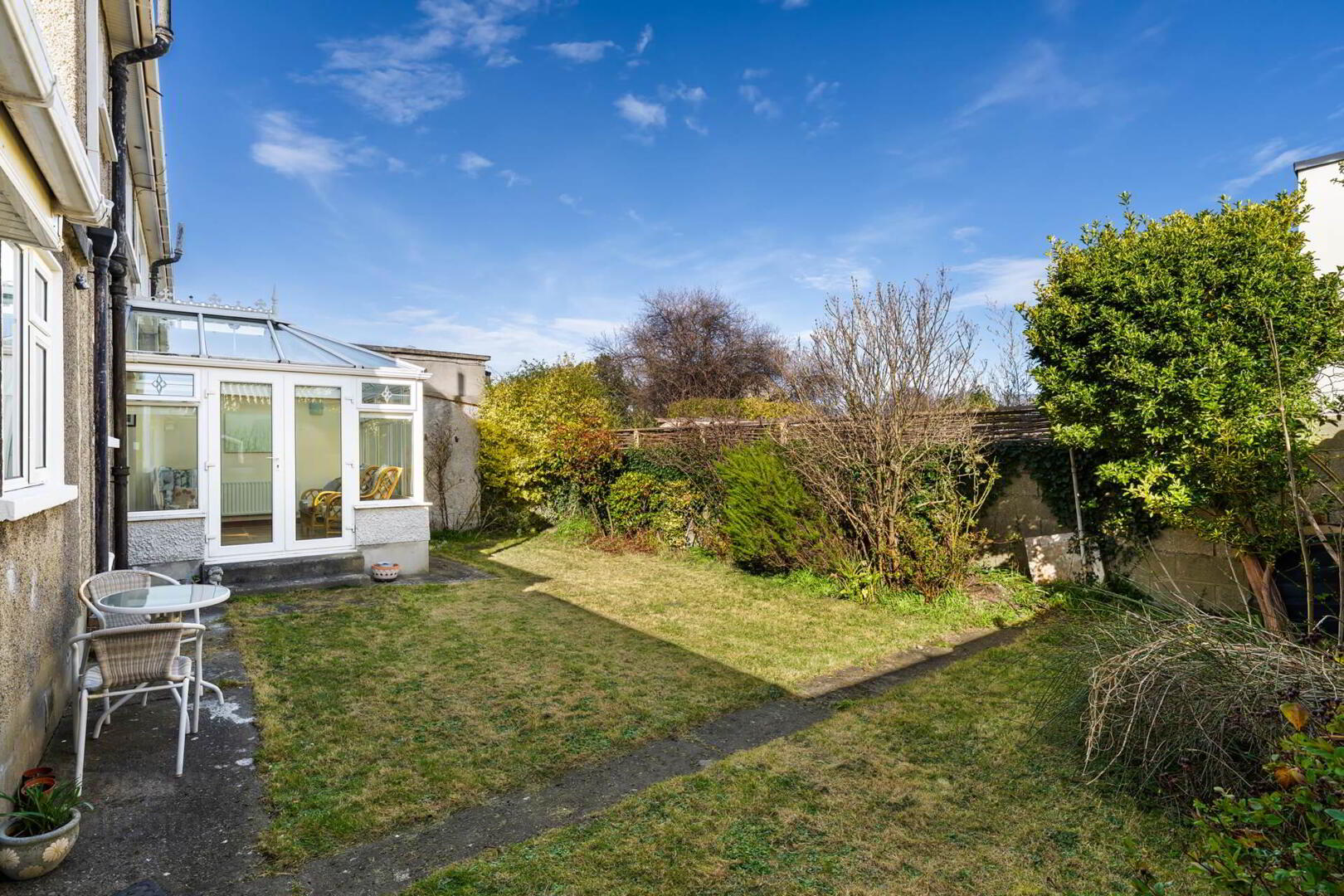 44 Pine Copse Road 5 of 28