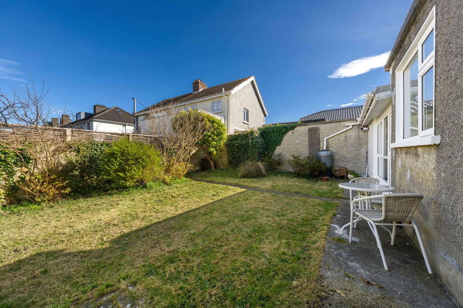44 Pine Copse Road 6 of 28