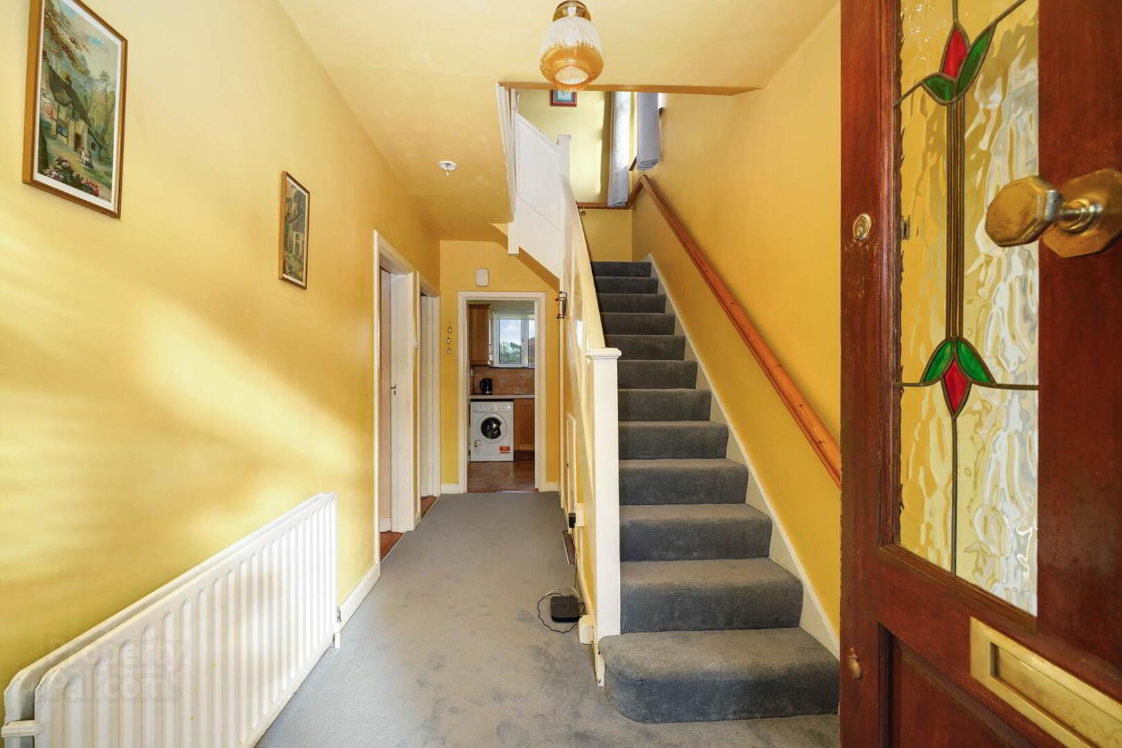 44 Pine Copse Road 7 of 28