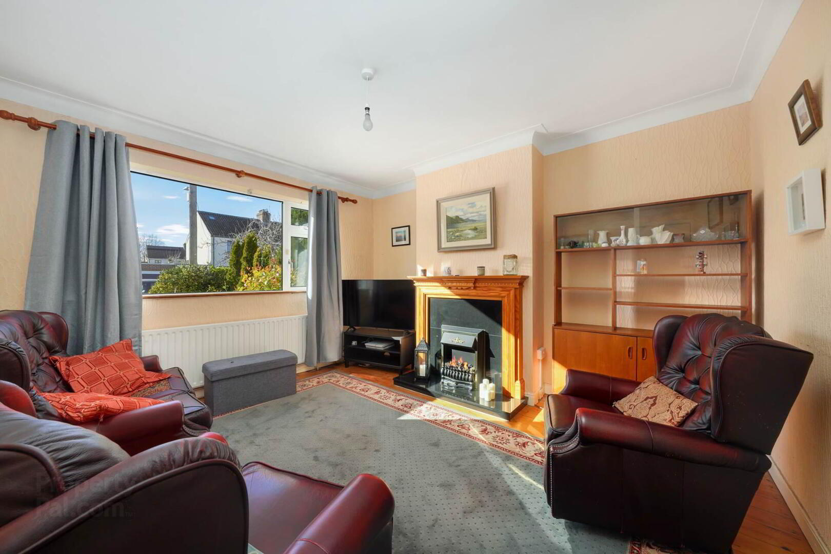 44 Pine Copse Road 8 of 28