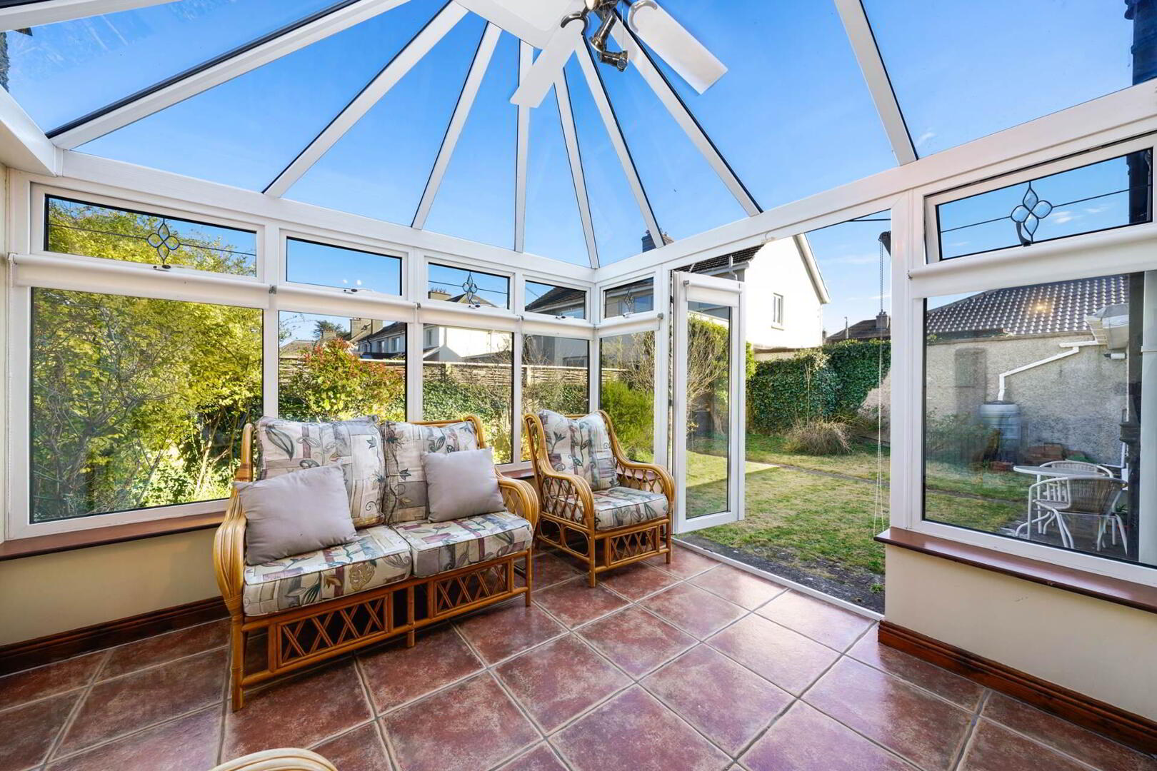 44 Pine Copse Road 11 of 28