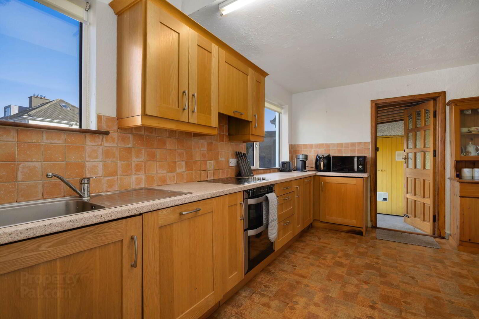 44 Pine Copse Road 13 of 28