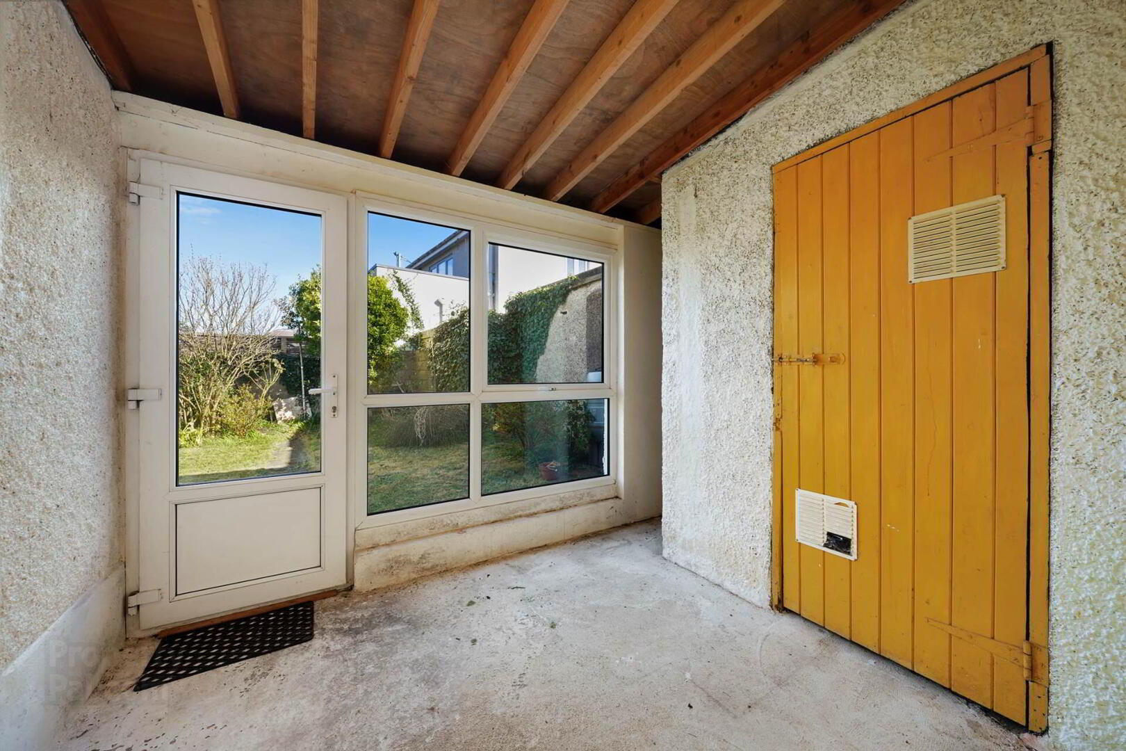 44 Pine Copse Road 15 of 28
