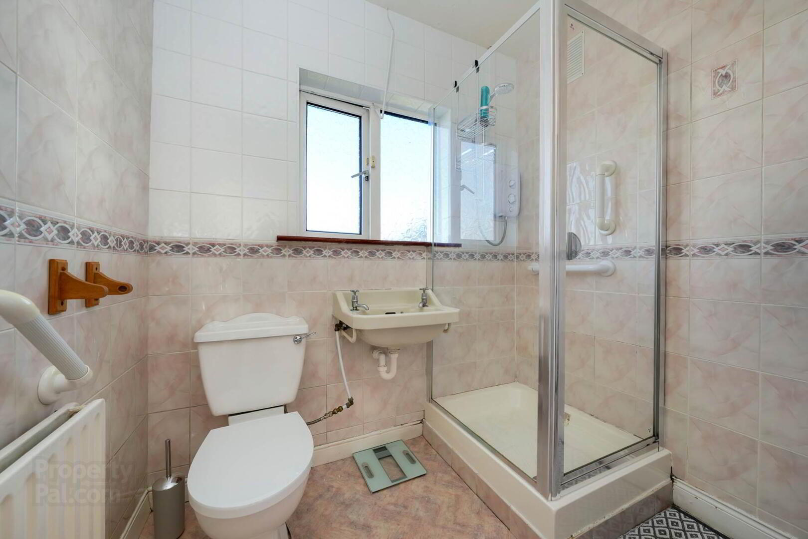 44 Pine Copse Road 20 of 28