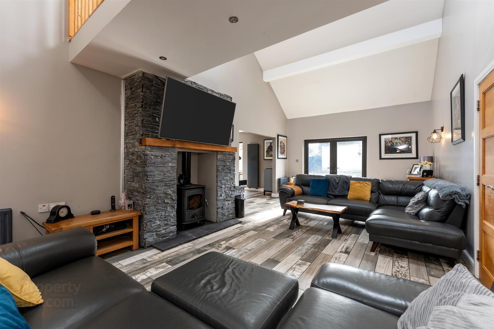 Swallow Barn, 11a Cardy Road East 6 of 34