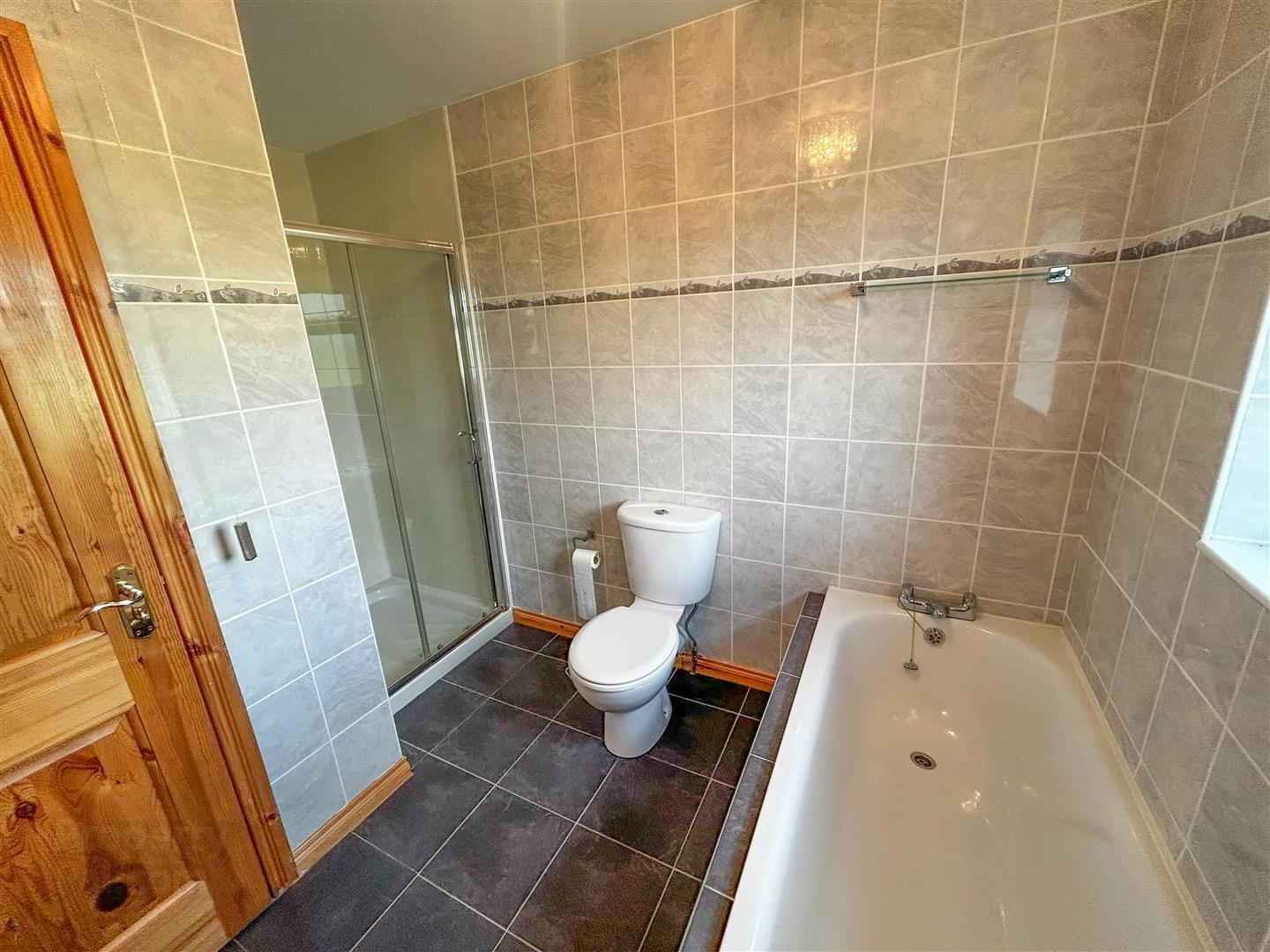 24 Castlewood Crescent 8 of 22