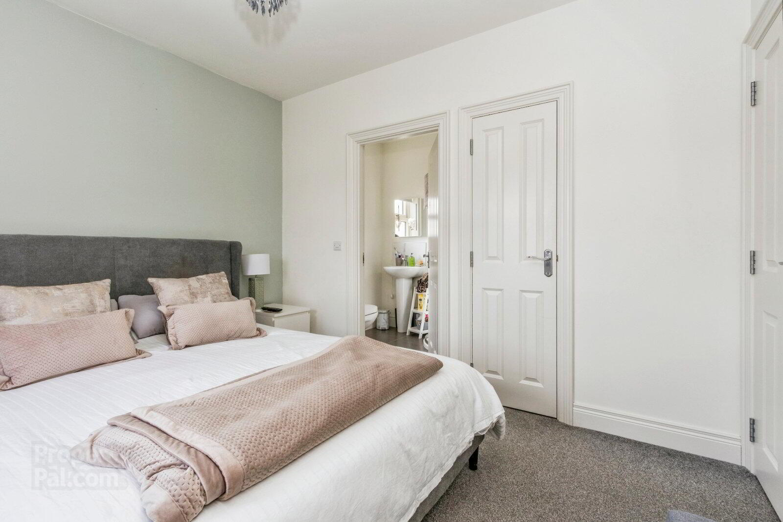 9 Helens Wood Lane 13 of 20