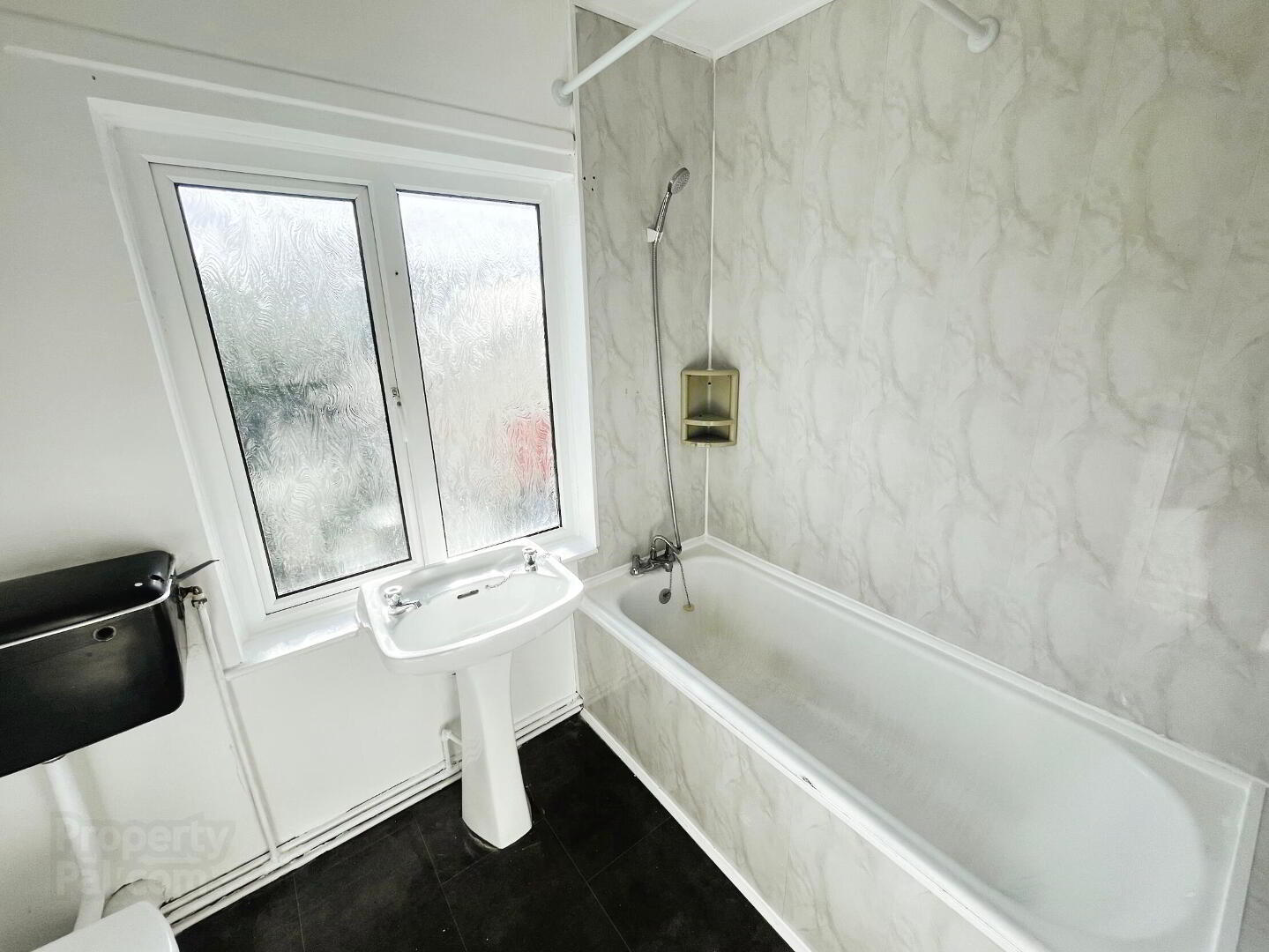 3 Belvoir Crescent 10 of 13