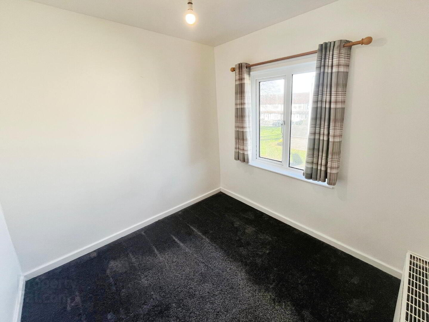 3 Belvoir Crescent 9 of 13