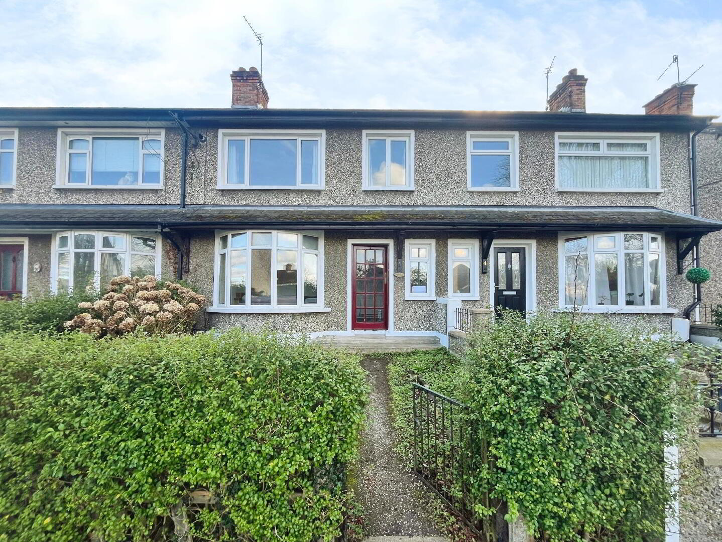 3 Belvoir Crescent 1 of 13