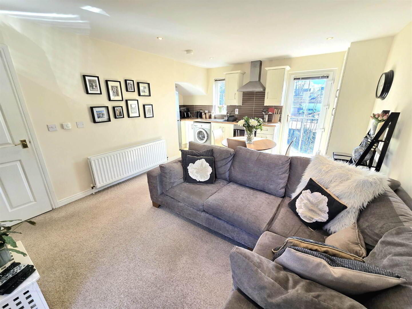 6 Barnfield Manor 5 of 14