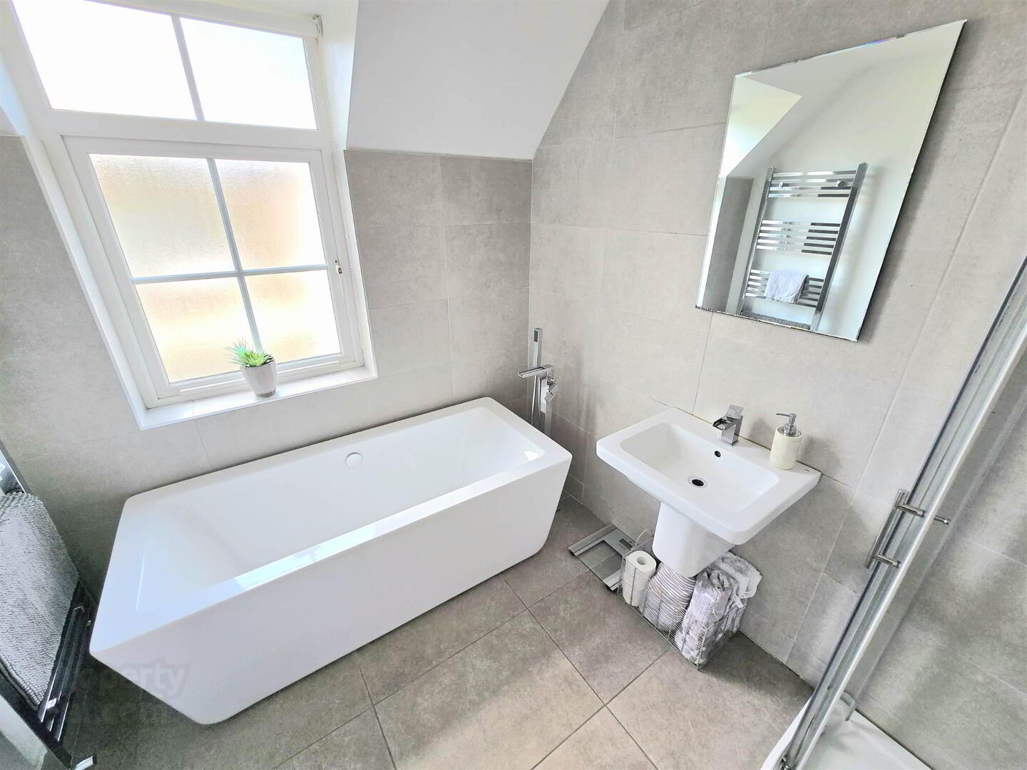 6 Barnfield Manor 11 of 14