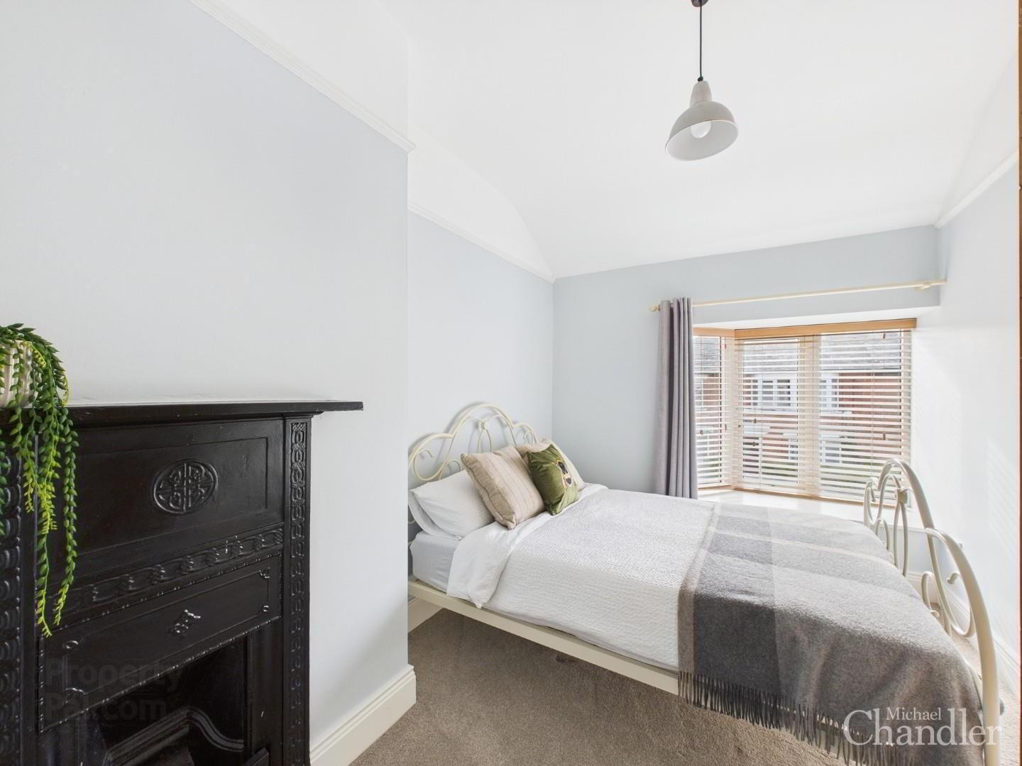 17 Whitehall Gardens 9 of 14