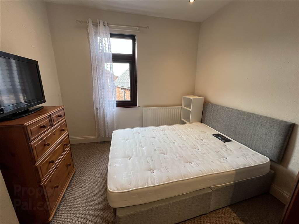 Room 2 Room Sharing Apartment With One Other Person, 131a Stranmillis Road 4 of 5