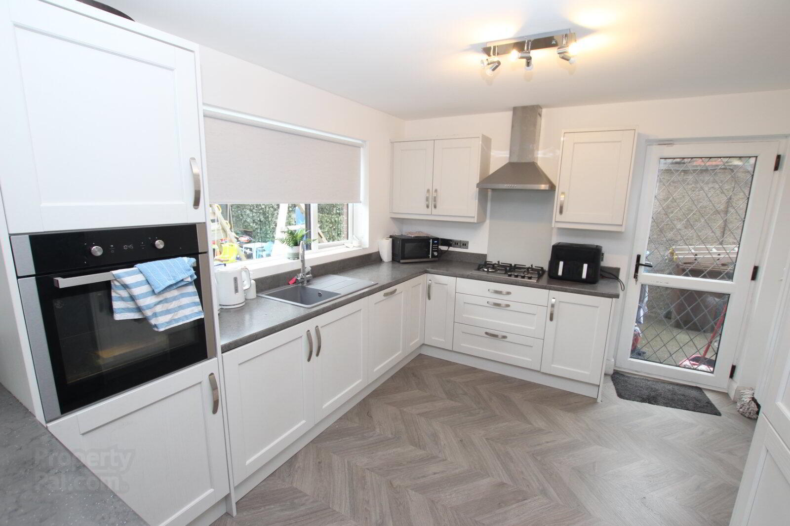 8 Hollybrook Avenue 8 of 21