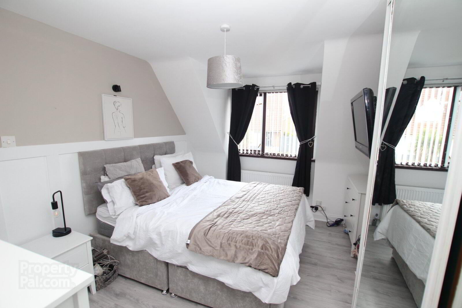 8 Hollybrook Avenue 11 of 21