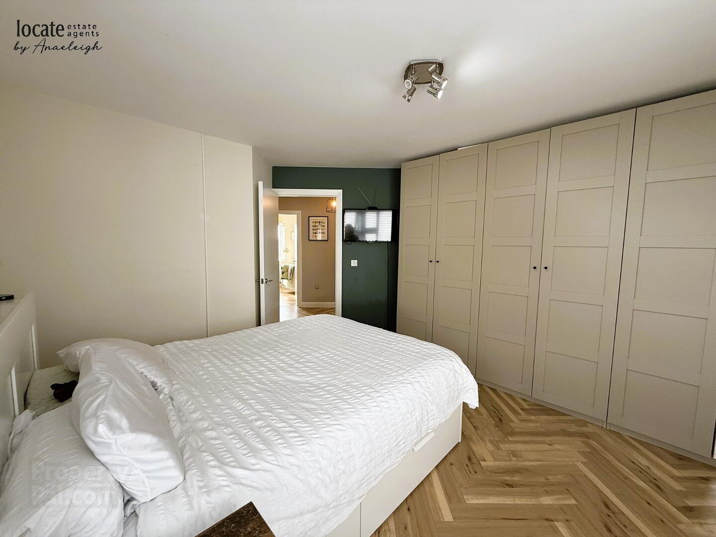 1 Woodside Heights 13 of 19