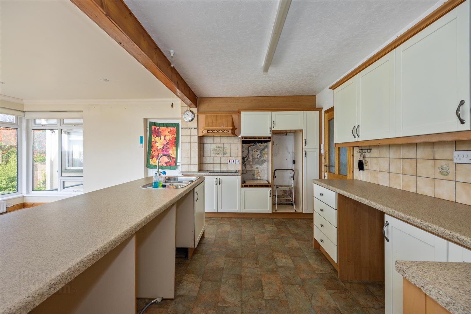 Arolson, 47 Roughal Park 8 of 35