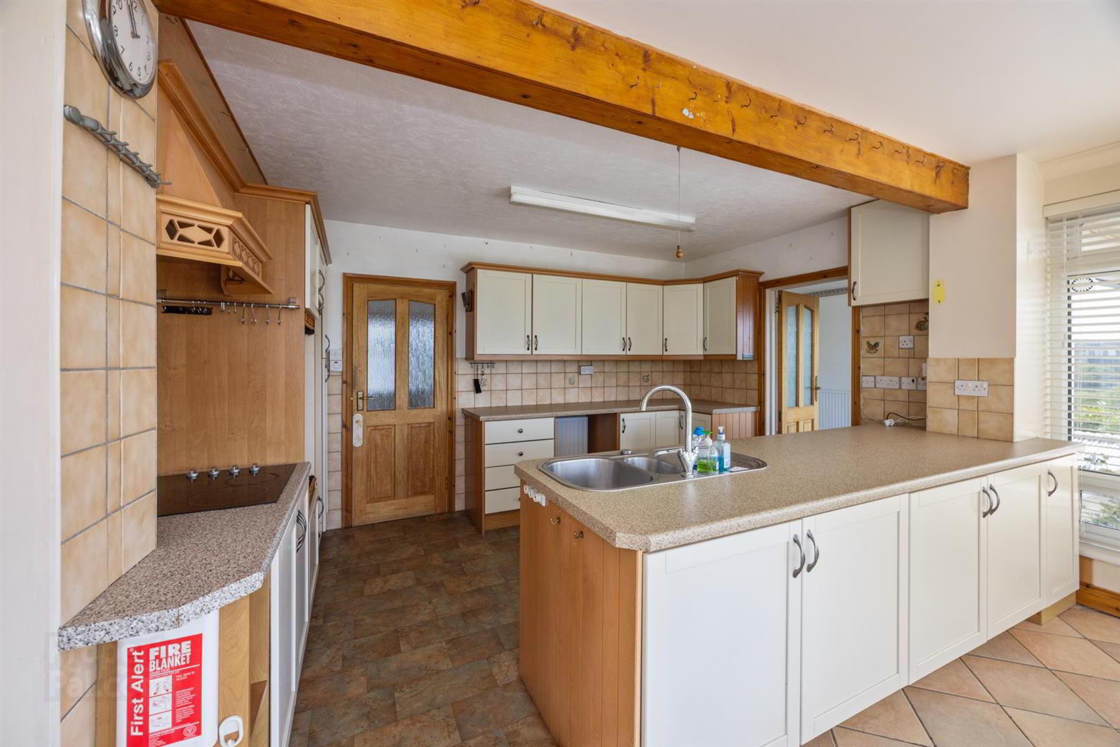 Arolson, 47 Roughal Park 12 of 35