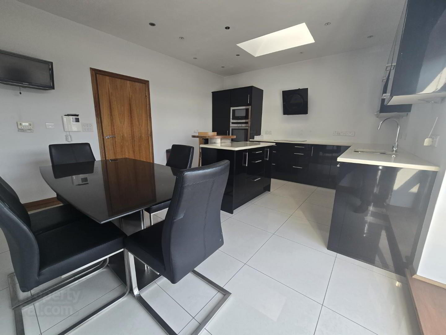 Apt 3, 3a Newry Street 11 of 16