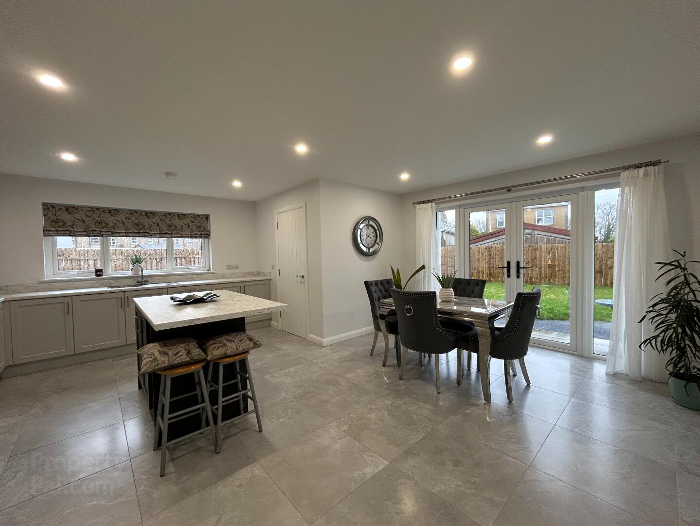 11 Lough Drive Ballyronan 10 of 40