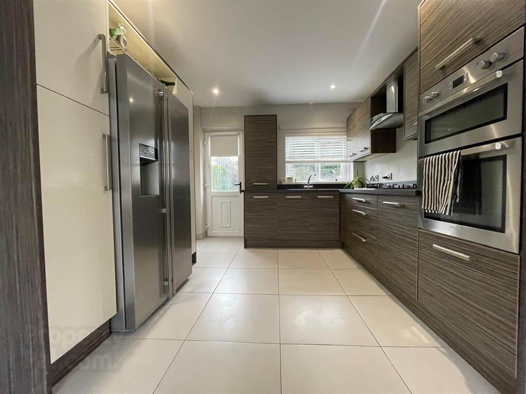 48 Tullymore Gardens 4 of 26