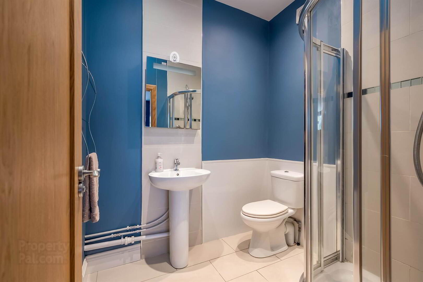 2a Glenside Avenue 13 of 37