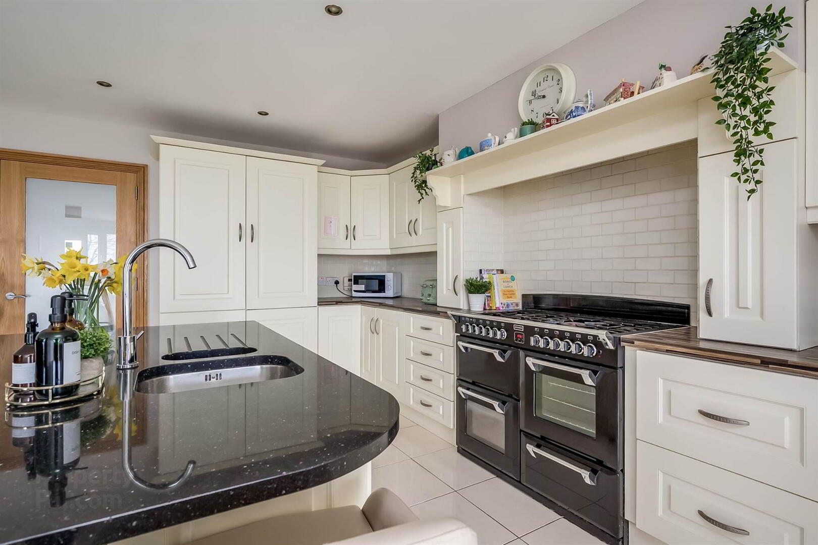 2a Glenside Avenue 15 of 37
