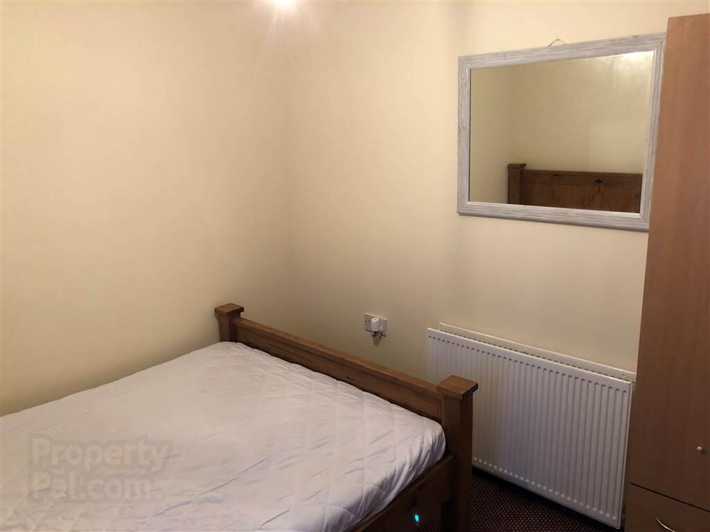 Flat 2, 108 Cromwell Road 1 of 2