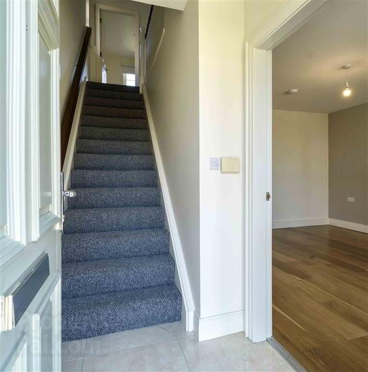 53 Lady Wallace Brae 4 of 26