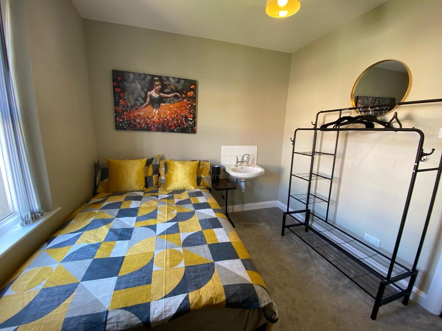 University Street, Room 1 3 of 17