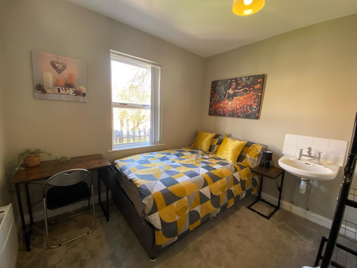 University Street, Room 1 1 of 17
