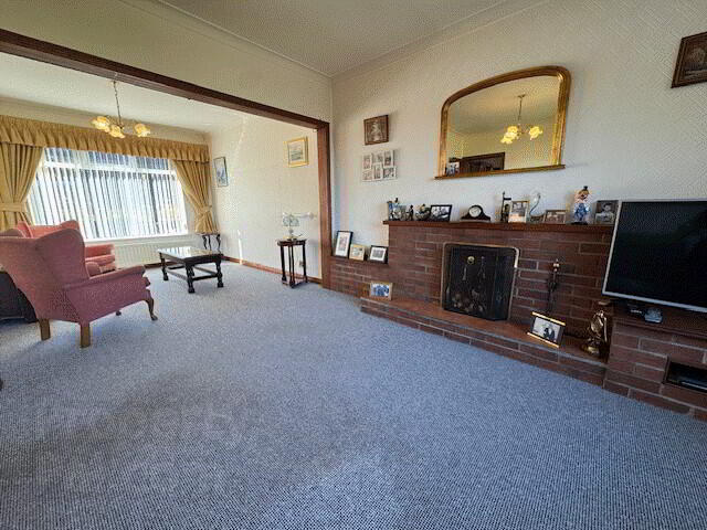 14 Brooklands Park 4 of 17