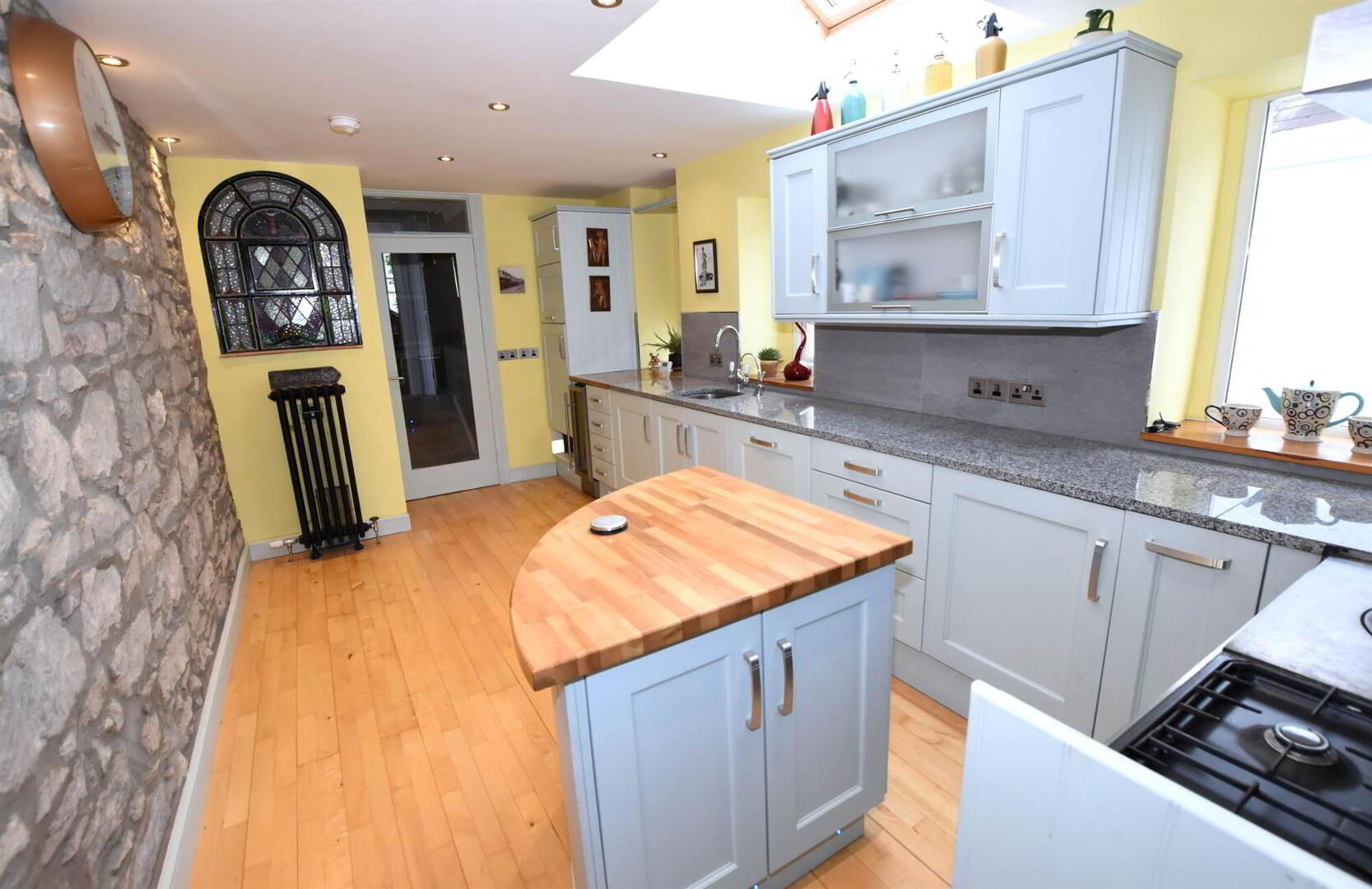 'DIAMOND TERRACE', 8b Victoria Avenue 5 of 19