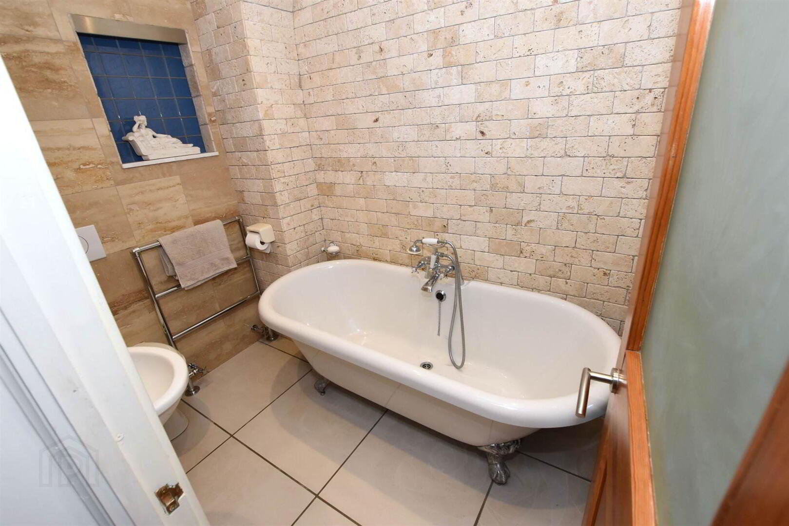 'DIAMOND TERRACE', 8b Victoria Avenue 11 of 19