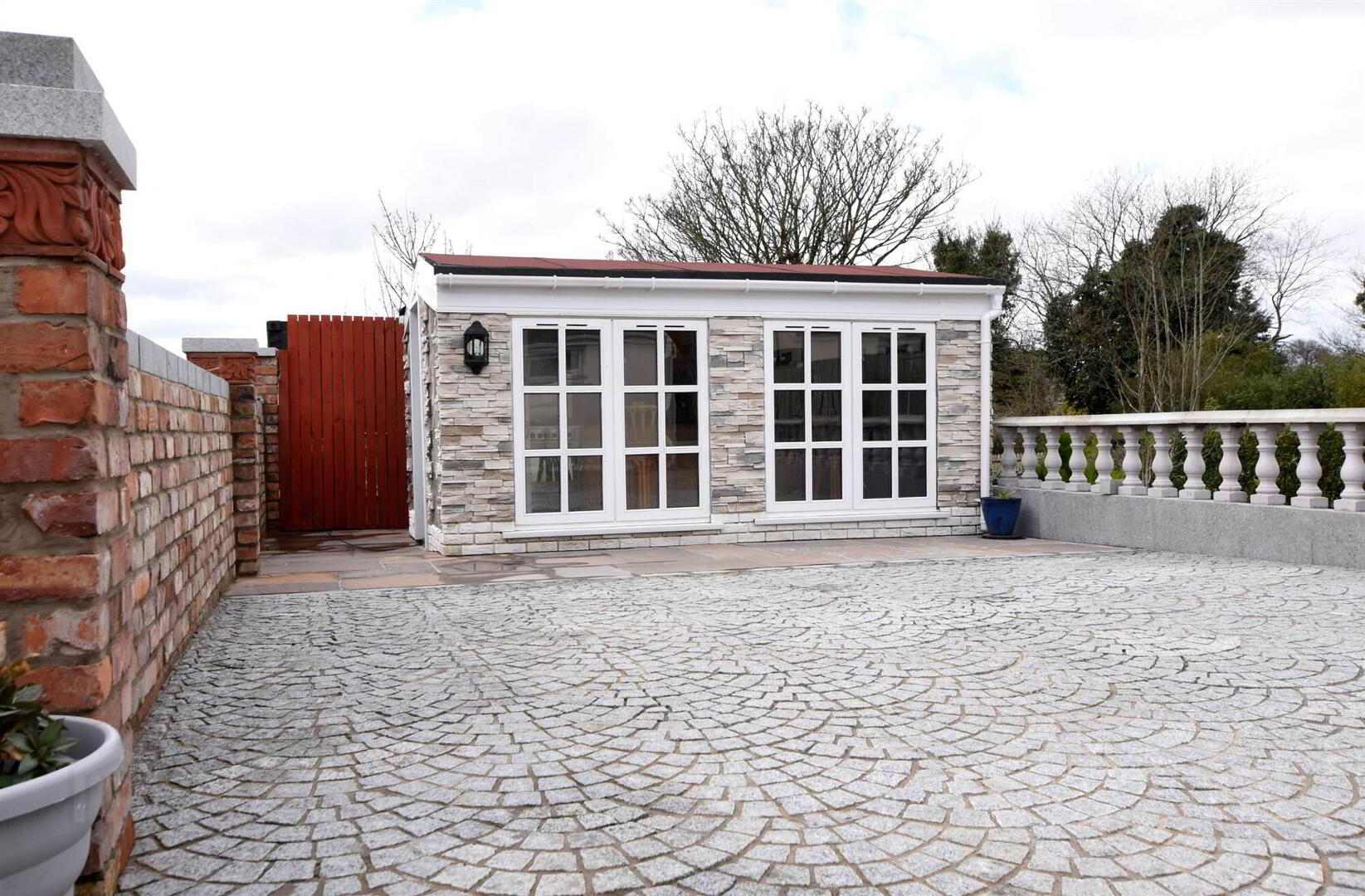'DIAMOND TERRACE', 8b Victoria Avenue 15 of 19