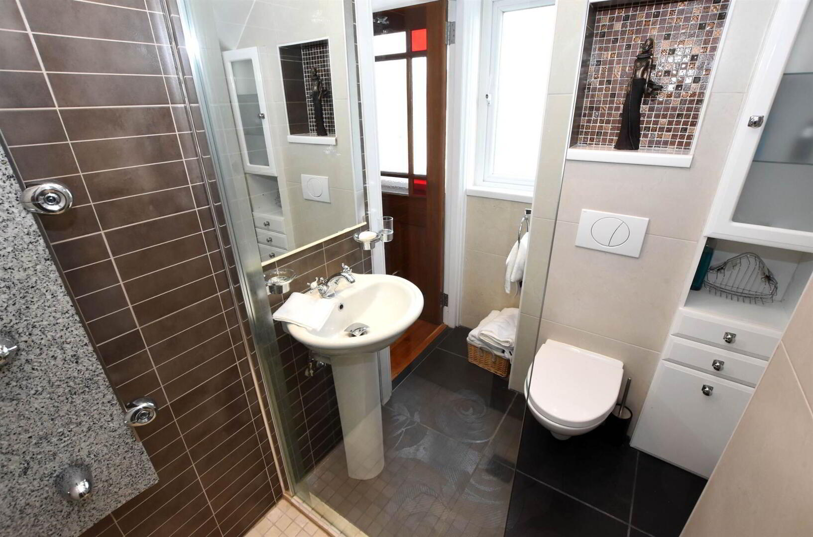 'DIAMOND TERRACE', 8b Victoria Avenue 12 of 19