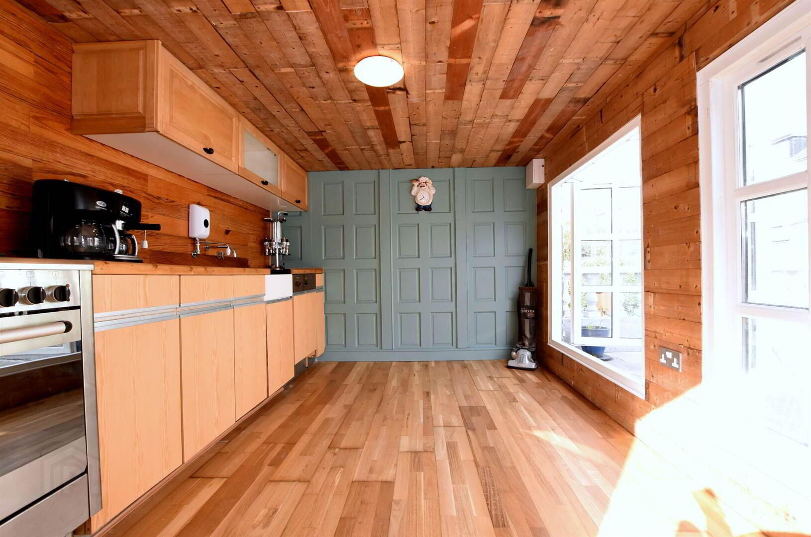 'DIAMOND TERRACE', 8b Victoria Avenue 16 of 19
