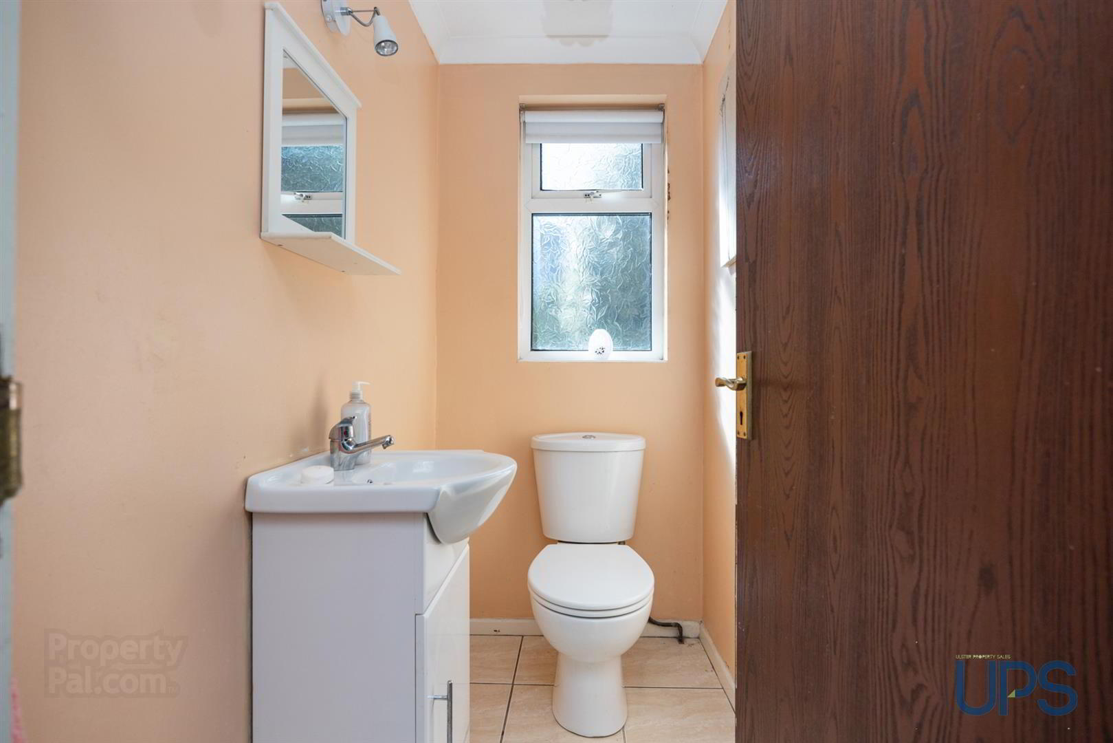 32 Hillhead Drive 16 of 34
