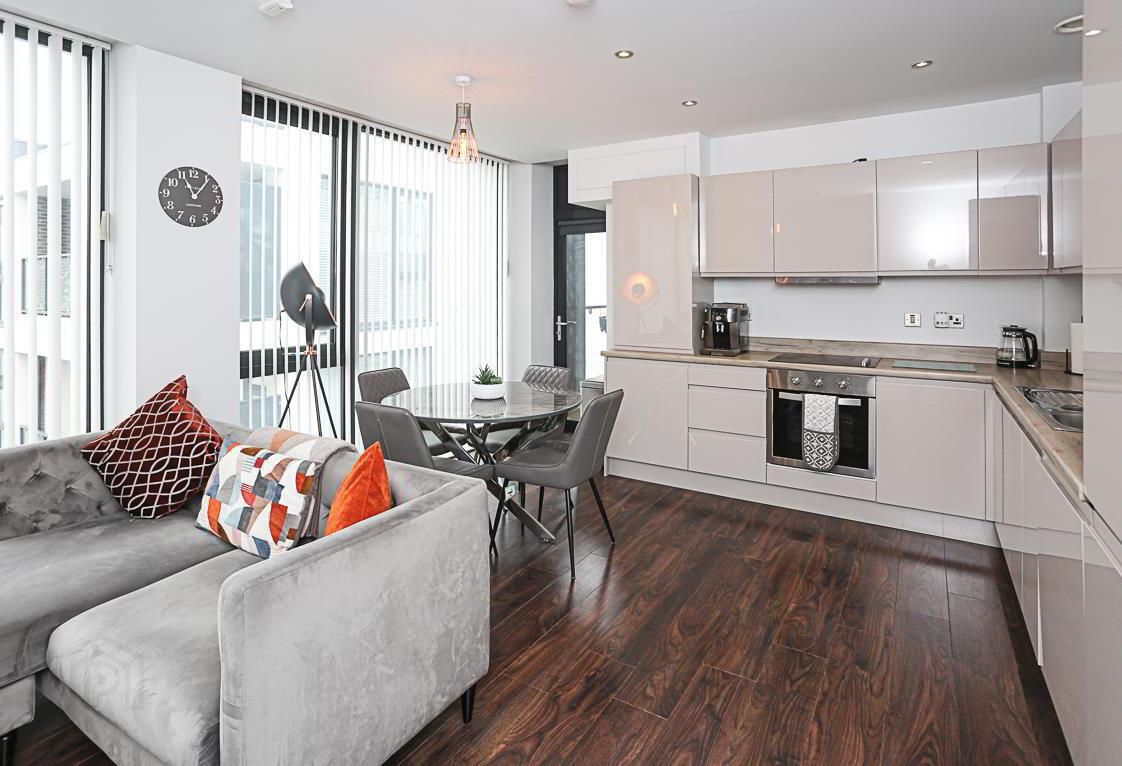 Apt 14, 124 High Street 5 of 25